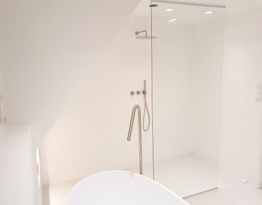 Dé tip voor het inrichten van een kleine badkamer - Douchewand tot plafond